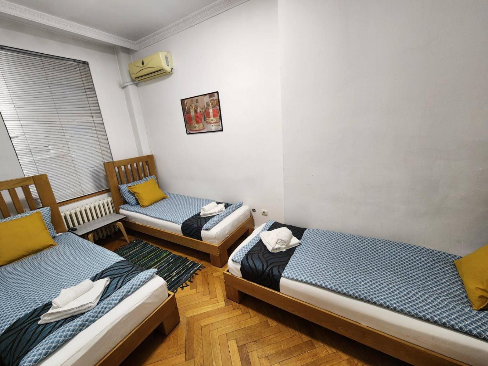 Authentic Belgrade Centre Apartments For Large Groups, Republic Square - Up To 47 People In 5 Apartments Oda fotoğraf