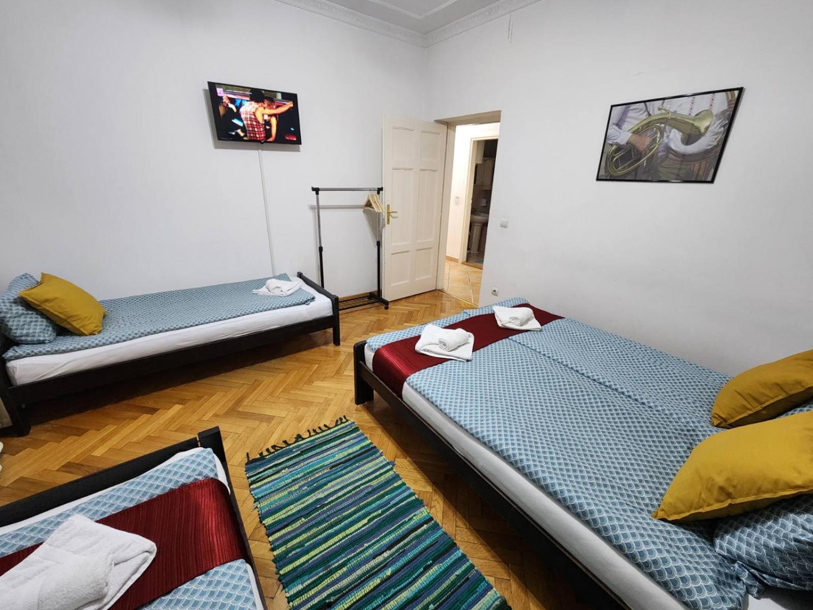 Authentic Belgrade Centre Apartments For Large Groups, Republic Square - Up To 47 People In 5 Apartments Oda fotoğraf
