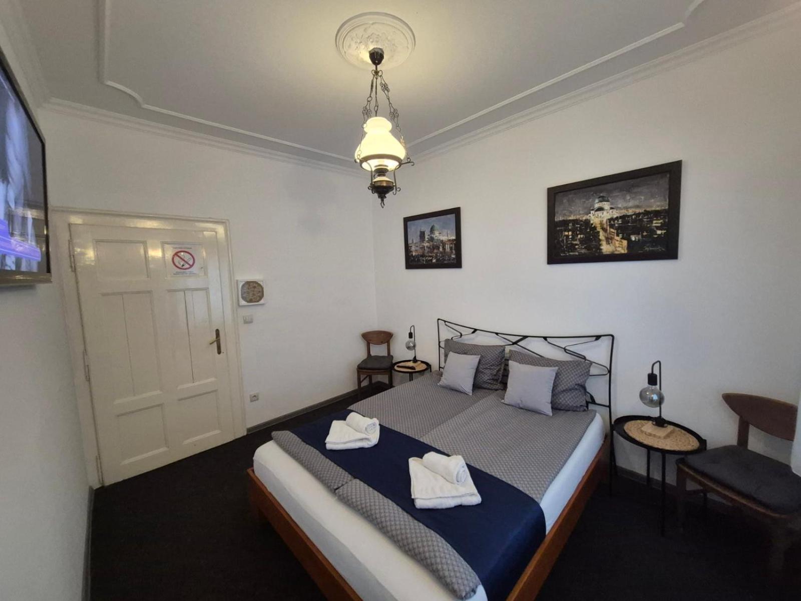 Authentic Belgrade Centre Apartments For Large Groups, Republic Square - Up To 47 People In 5 Apartments Oda fotoğraf