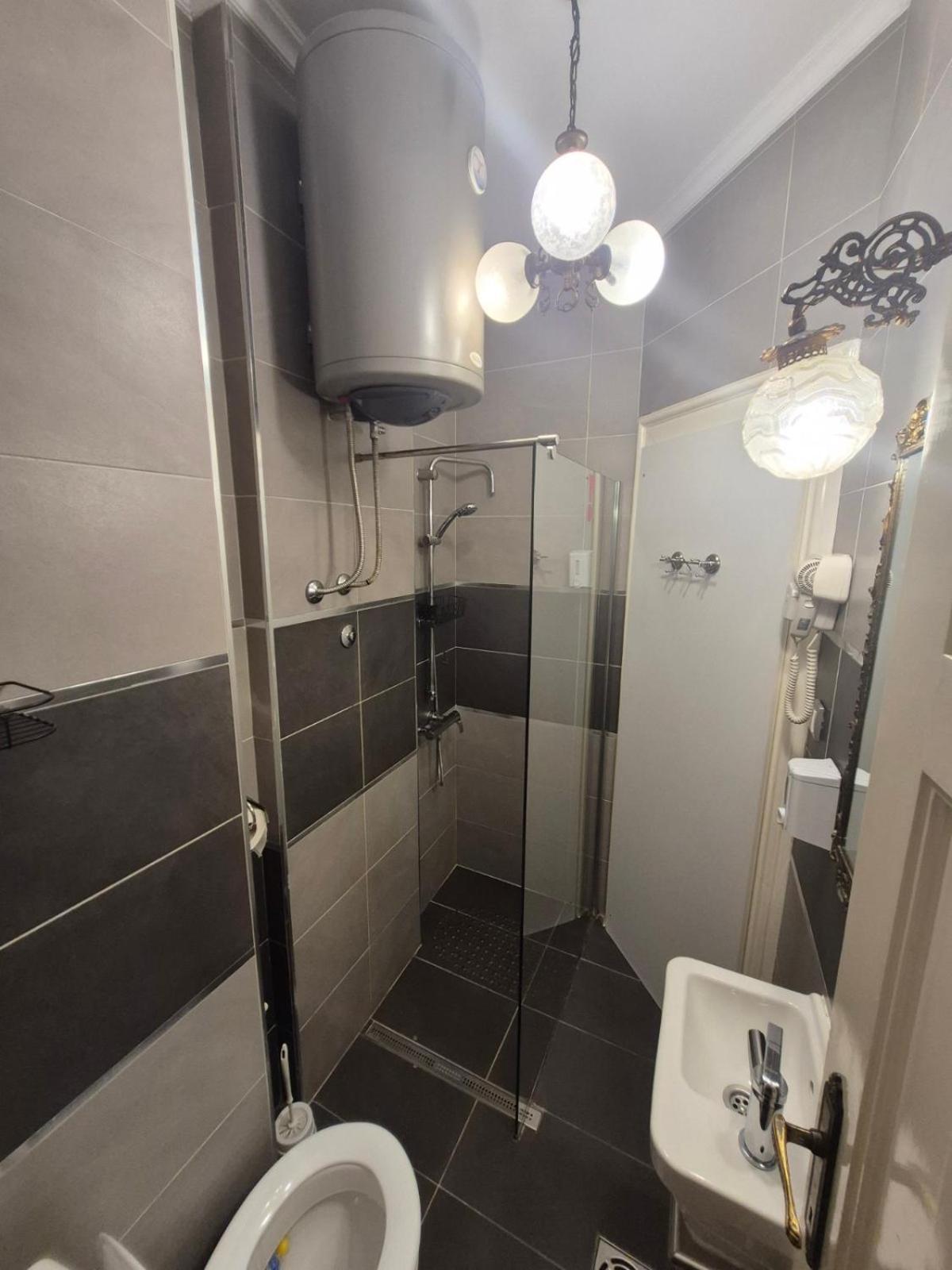 Authentic Belgrade Centre Apartments For Large Groups, Republic Square - Up To 47 People In 5 Apartments Oda fotoğraf