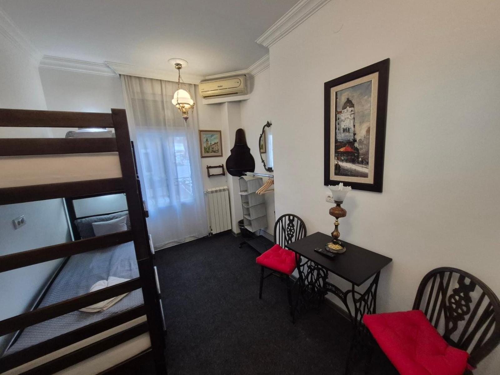 Authentic Belgrade Centre Apartments For Large Groups, Republic Square - Up To 47 People In 5 Apartments Oda fotoğraf