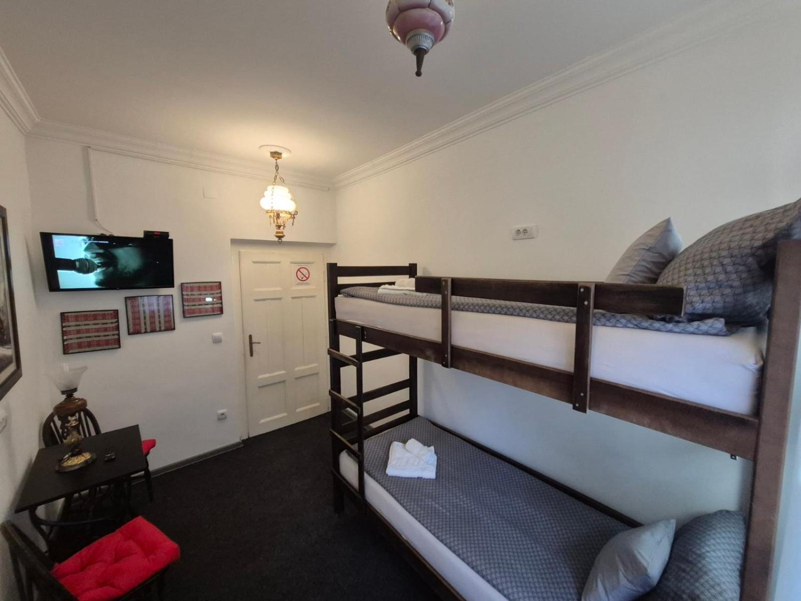Authentic Belgrade Centre Apartments For Large Groups, Republic Square - Up To 47 People In 5 Apartments Oda fotoğraf