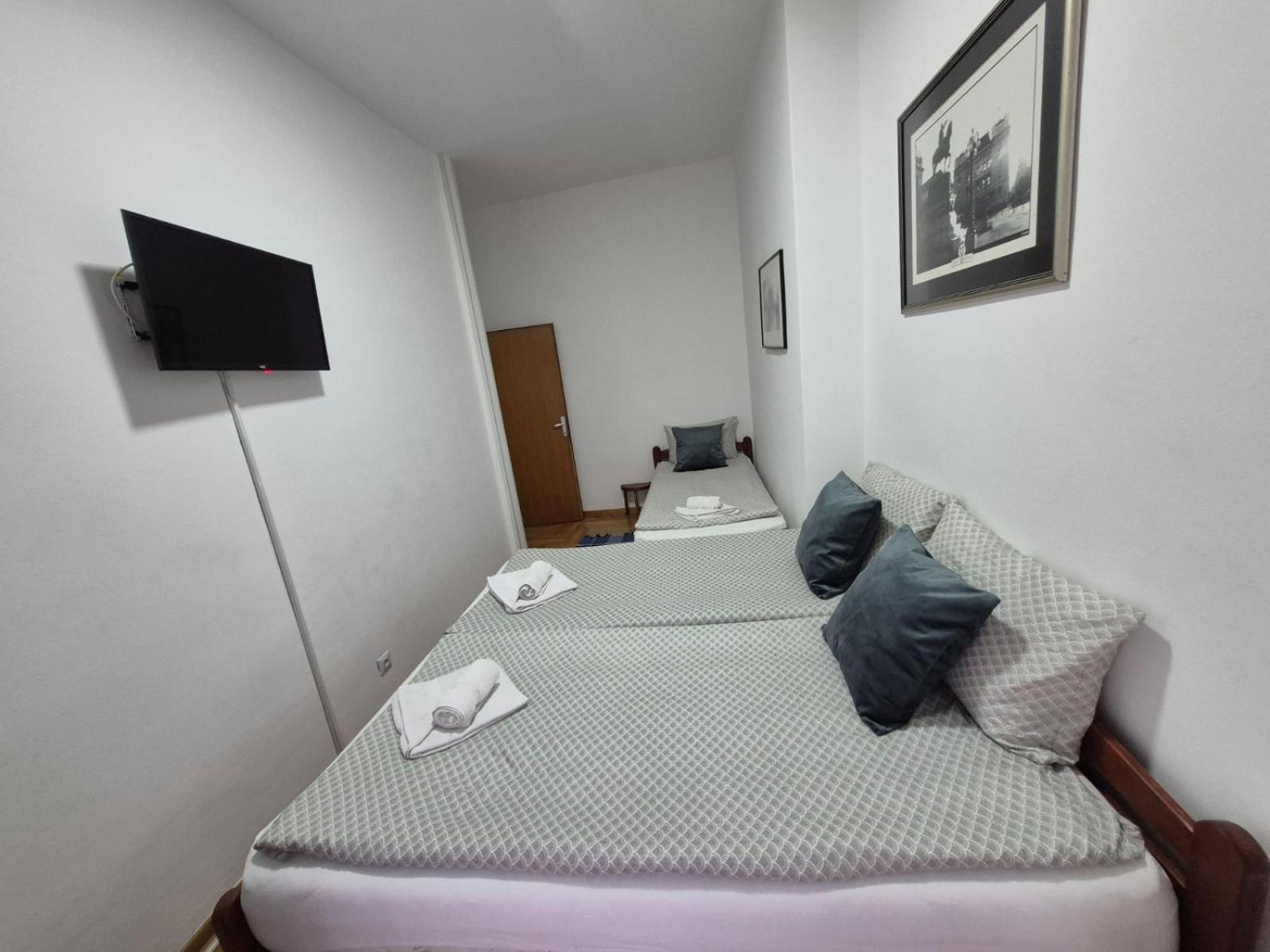 Authentic Belgrade Centre Apartments For Large Groups, Republic Square - Up To 47 People In 5 Apartments Oda fotoğraf