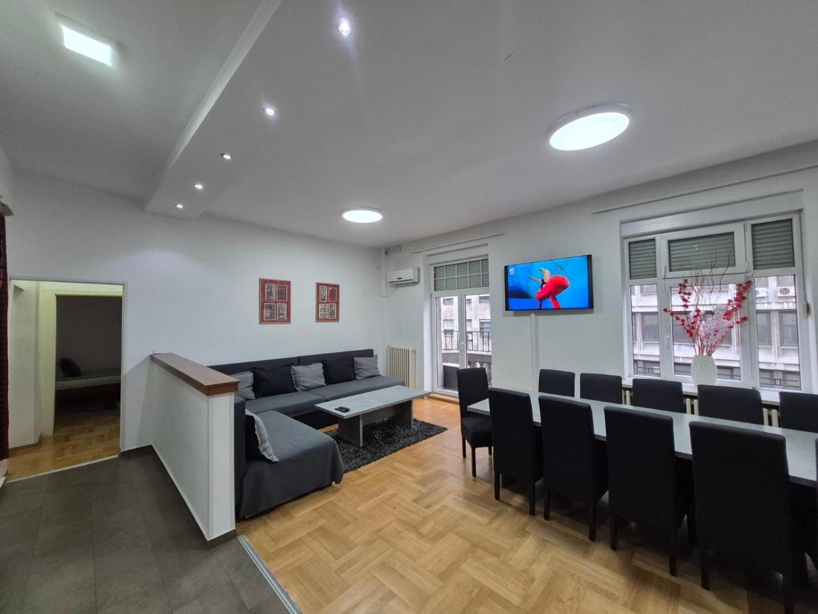 Authentic Belgrade Centre Apartments For Large Groups, Republic Square - Up To 47 People In 5 Apartments Oda fotoğraf
