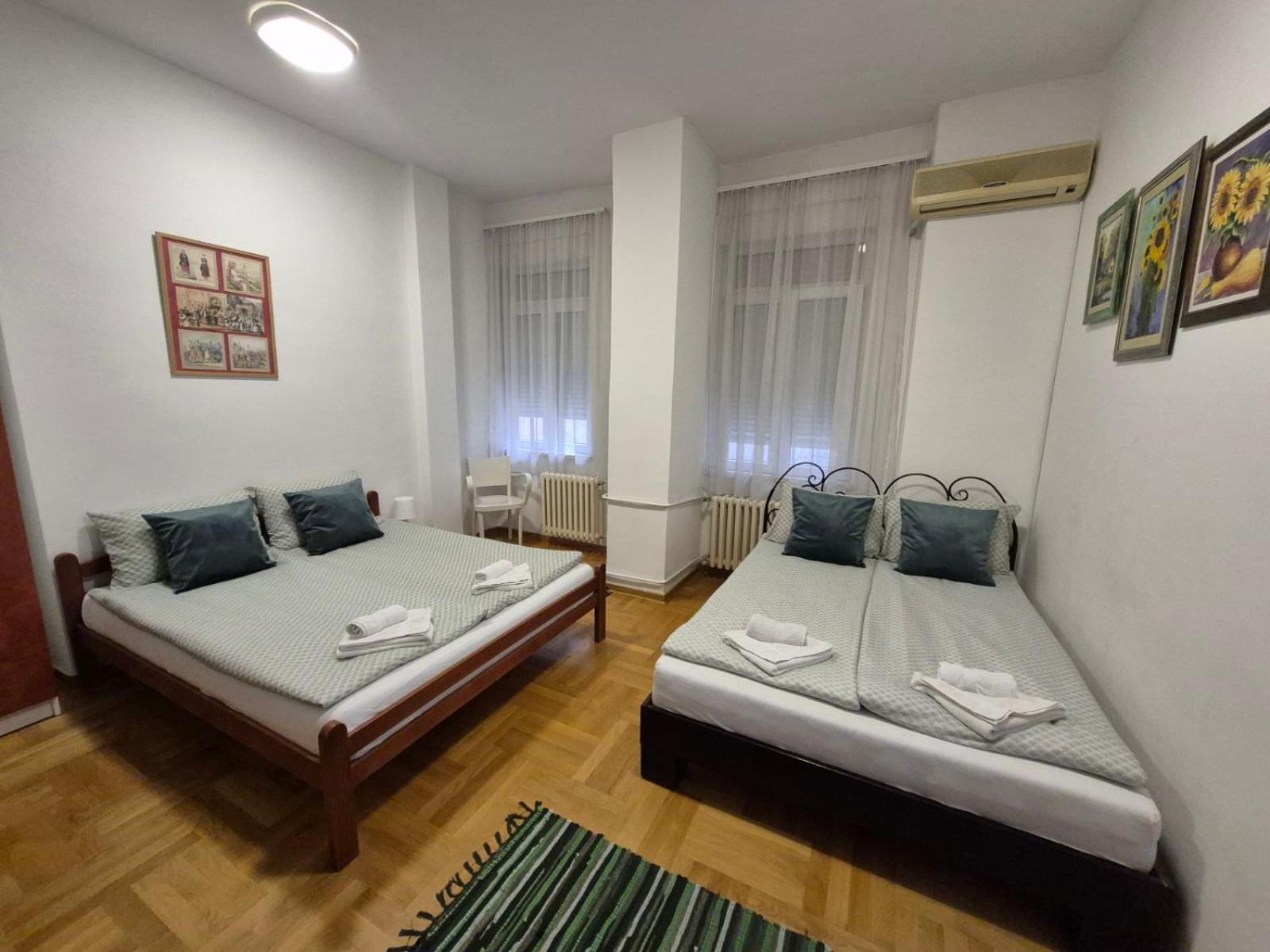 Authentic Belgrade Centre Apartments For Large Groups, Republic Square - Up To 47 People In 5 Apartments Oda fotoğraf