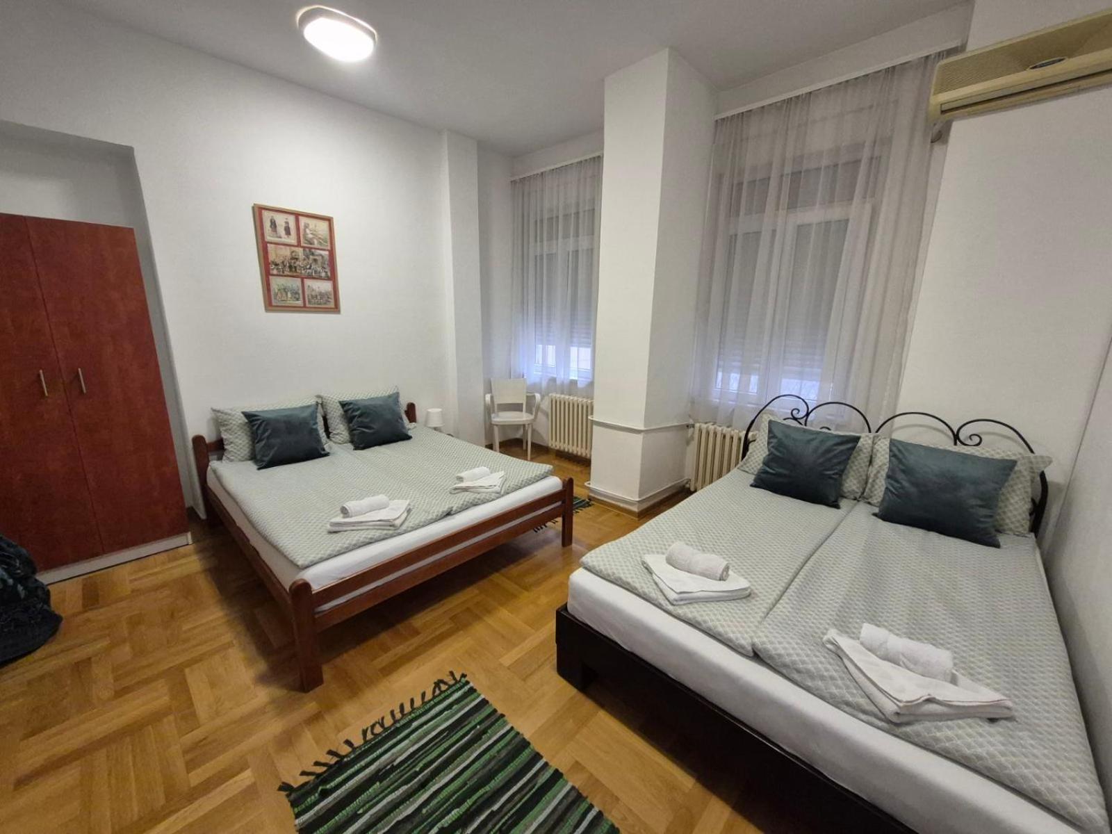 Authentic Belgrade Centre Apartments For Large Groups, Republic Square - Up To 47 People In 5 Apartments Oda fotoğraf
