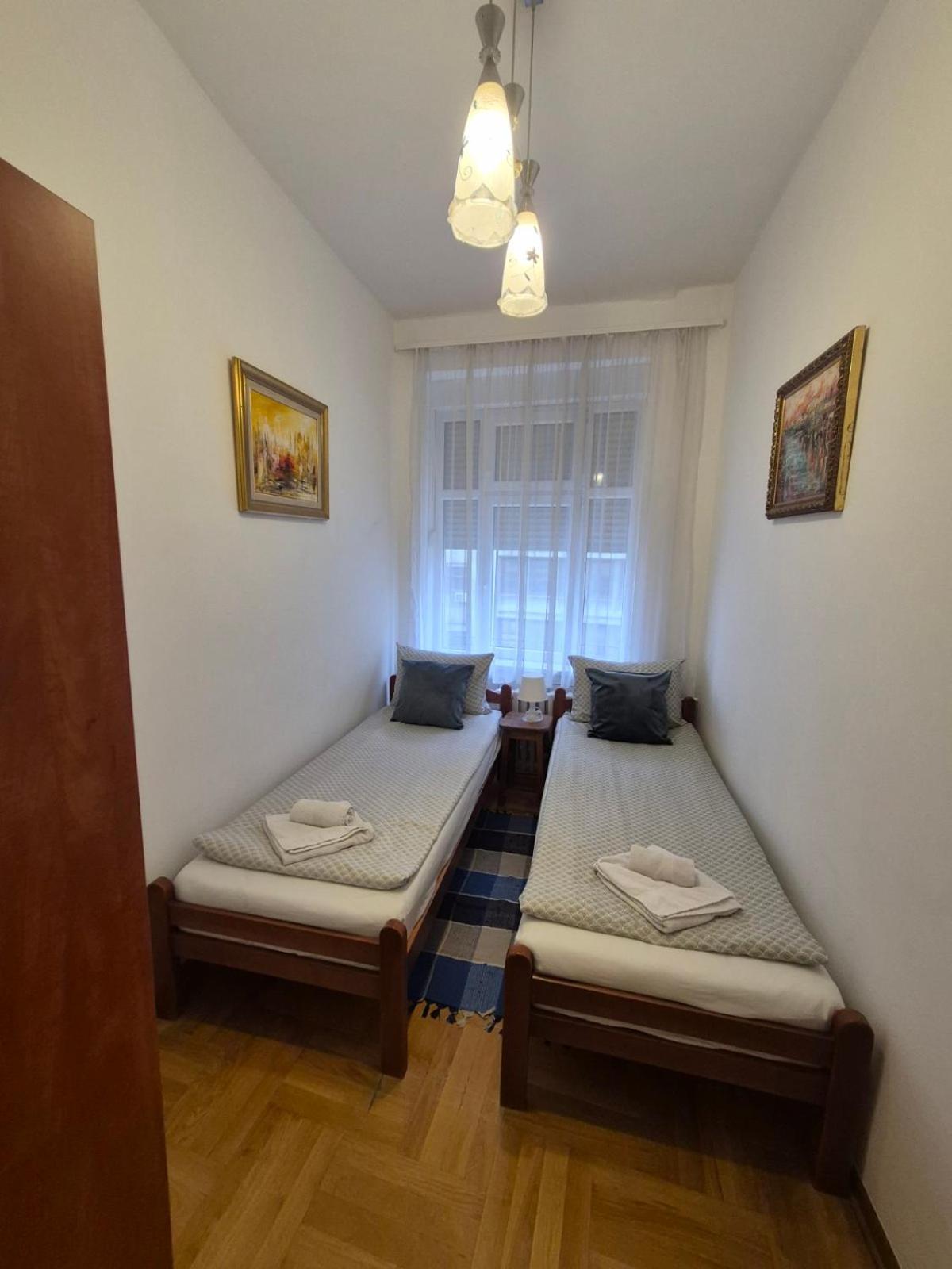 Authentic Belgrade Centre Apartments For Large Groups, Republic Square - Up To 47 People In 5 Apartments Oda fotoğraf