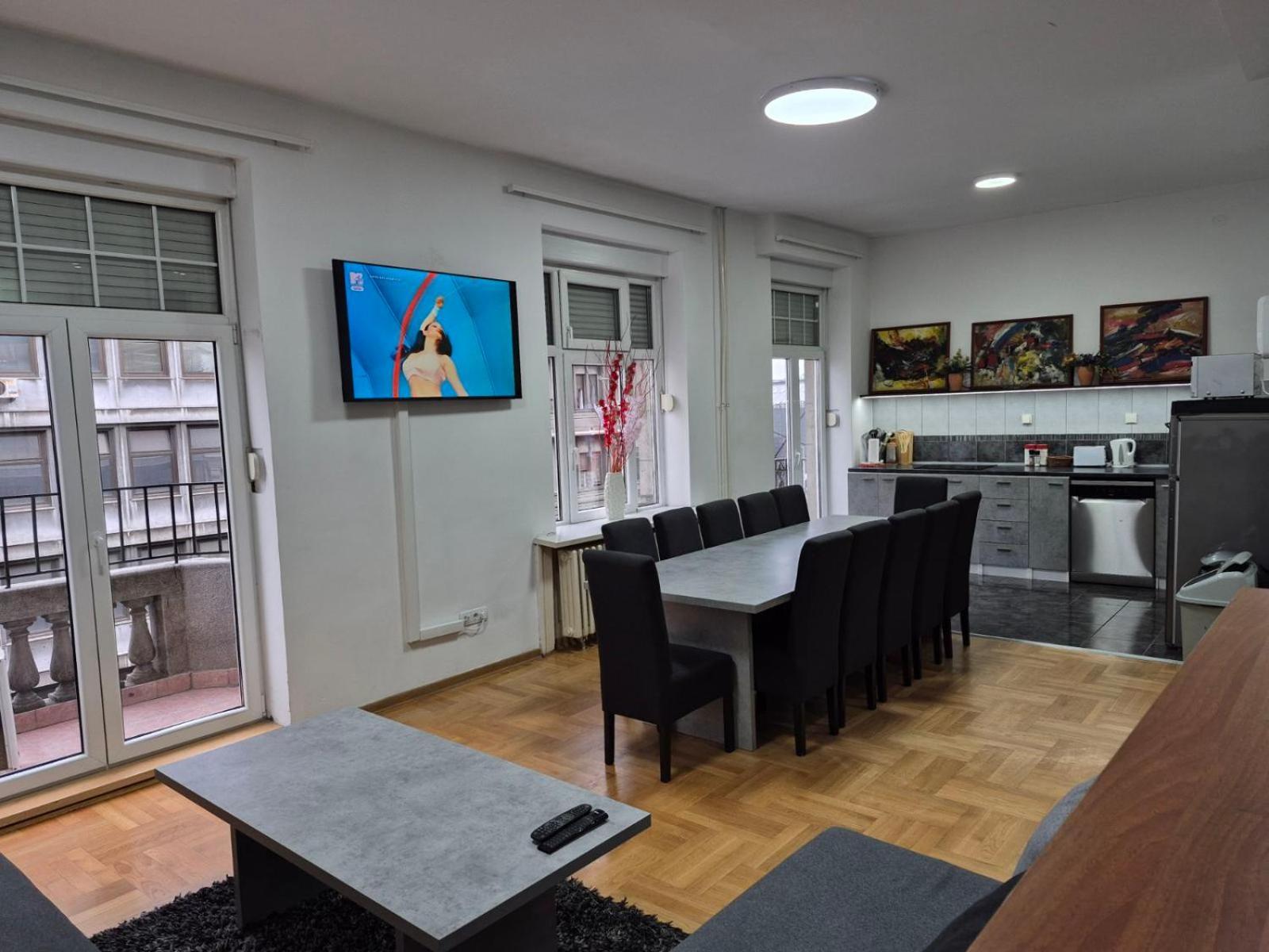 Authentic Belgrade Centre Apartments For Large Groups, Republic Square - Up To 47 People In 5 Apartments Oda fotoğraf