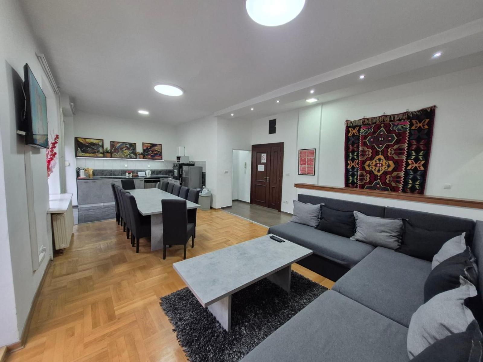 Authentic Belgrade Centre Apartments For Large Groups, Republic Square - Up To 47 People In 5 Apartments Oda fotoğraf