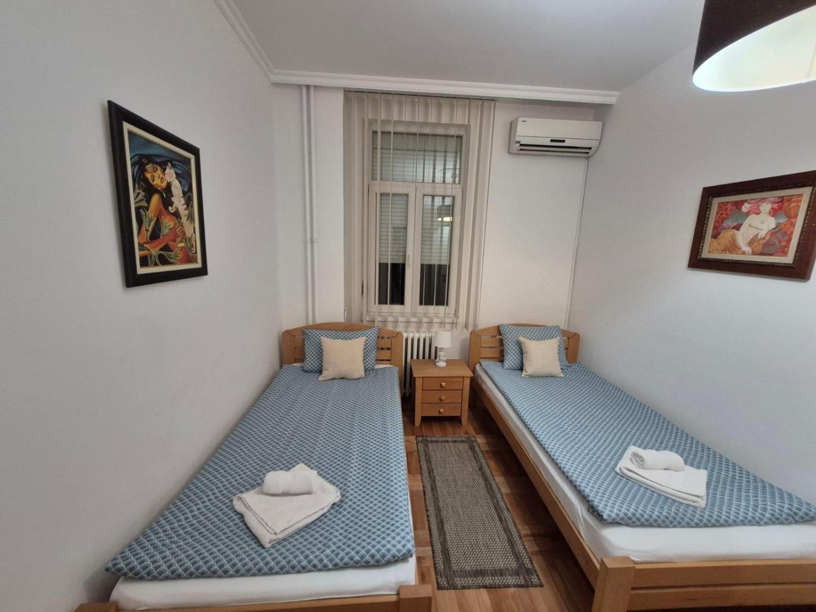 Authentic Belgrade Centre Apartments For Large Groups, Republic Square - Up To 47 People In 5 Apartments Oda fotoğraf