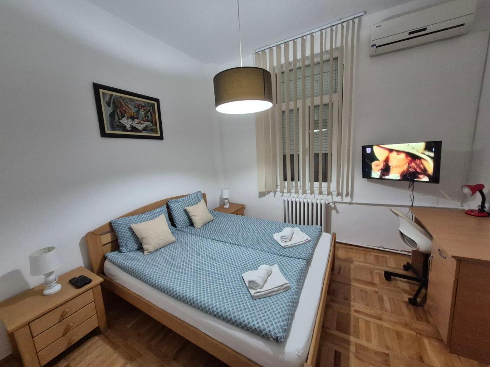 Authentic Belgrade Centre Apartments For Large Groups, Republic Square - Up To 47 People In 5 Apartments Oda fotoğraf