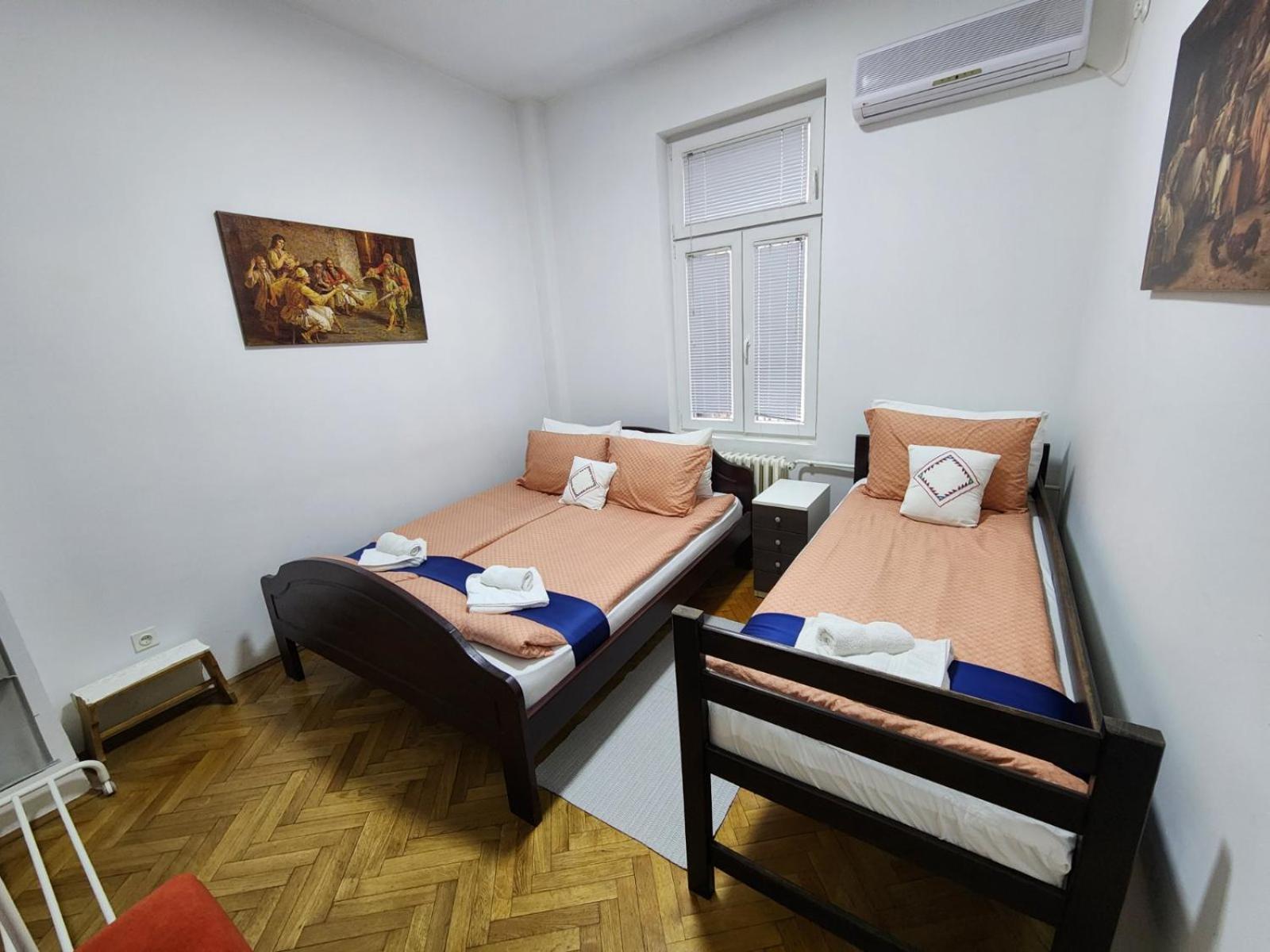 Authentic Belgrade Centre Apartments For Large Groups, Republic Square - Up To 47 People In 5 Apartments Oda fotoğraf