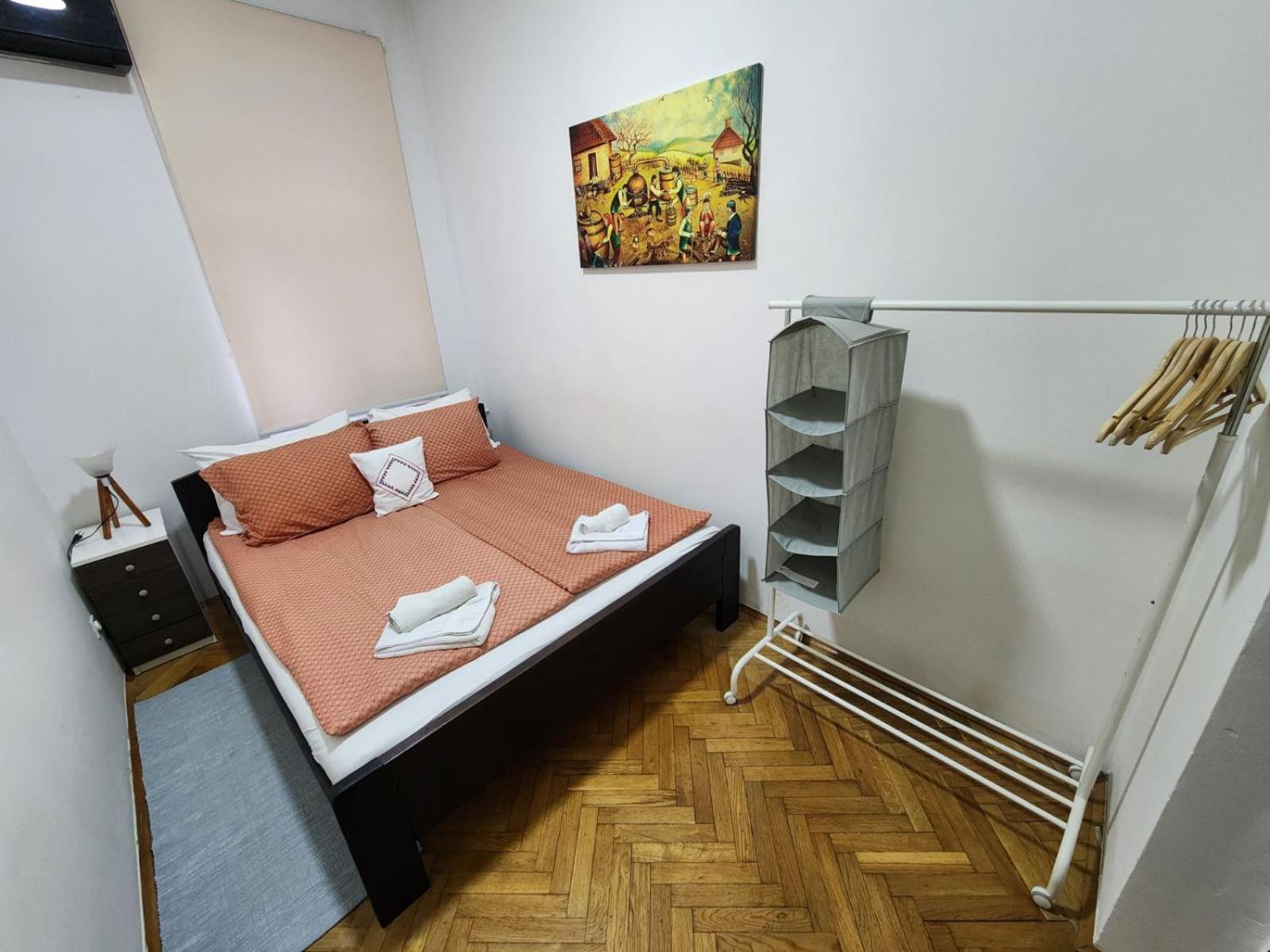 Authentic Belgrade Centre Apartments For Large Groups, Republic Square - Up To 47 People In 5 Apartments Oda fotoğraf